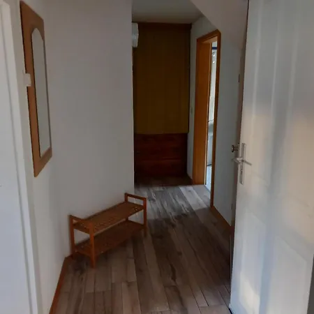 Zum Schienerberg Apartman Öhningen