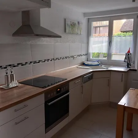 Zum Schienerberg Apartman